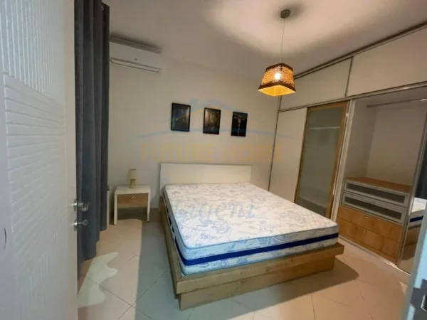 Tirane, jepet me qera apartament 1+1 Kati 3, 89 m² 1.100 € (Rruga e Kosovareve)