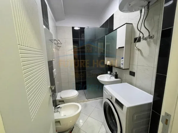 Tirane, jepet me qera apartament 1+1 Kati 3, 89 m² 1.100 € (Rruga e Kosovareve)