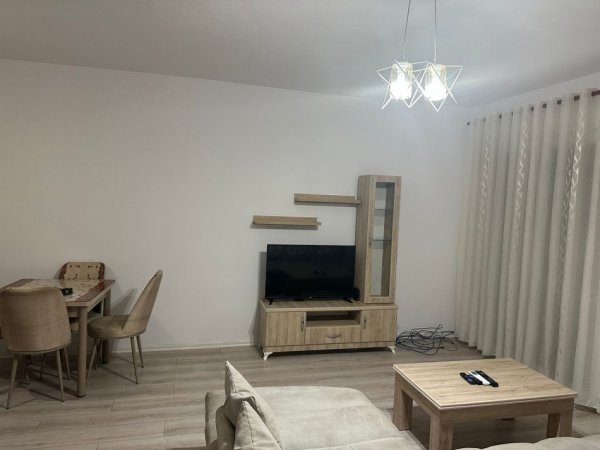 Tirane, jepet me qera apartament 1+1 Kati 2, 70 m² 600 € 