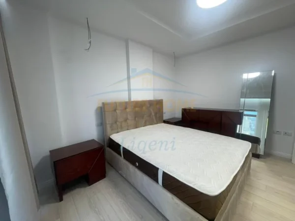 Tirane, jepet me qera apartament 2+1 Kati 3, 79 m² 1.000 € (Him kolli)
