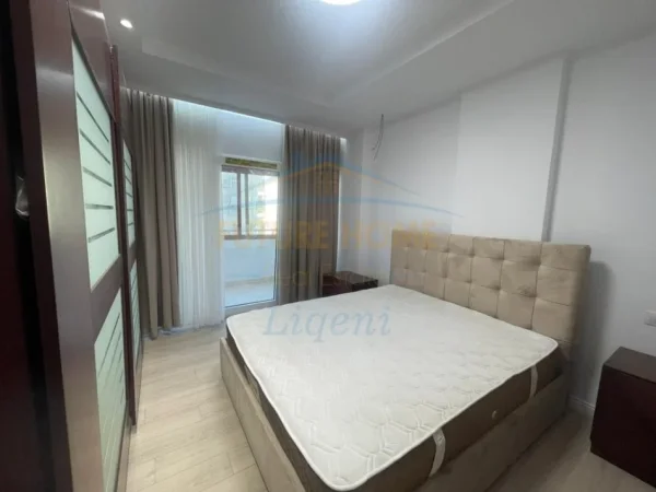 Tirane, jepet me qera apartament 2+1 Kati 3, 79 m² 1.000 € (Him kolli)