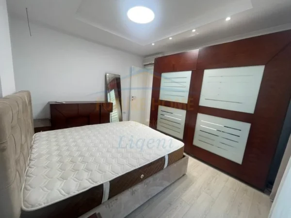 Tirane, jepet me qera apartament 2+1 Kati 3, 79 m² 1.000 € (Him kolli)
