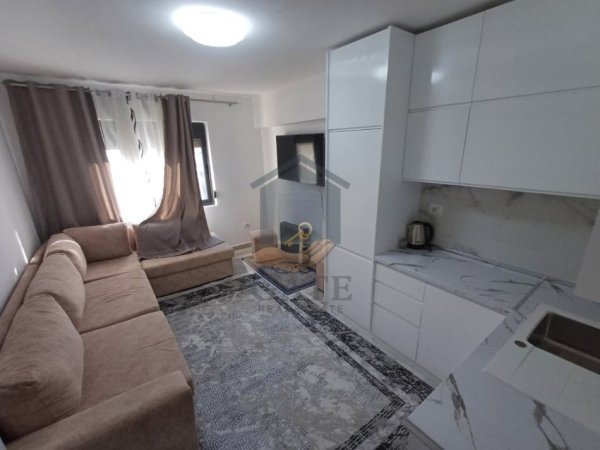 Durres, jepet me qera apartament 2+1 Kati 5, 60 m² 300 € (cezma ferres durres)