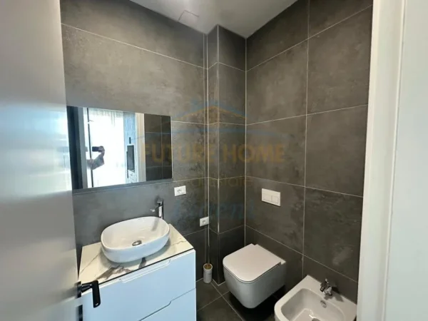 Tirane, jepet me qera apartament 2+1+Ballkon Kati 1, 100 m² 1.350 € (Komleksi Forest)