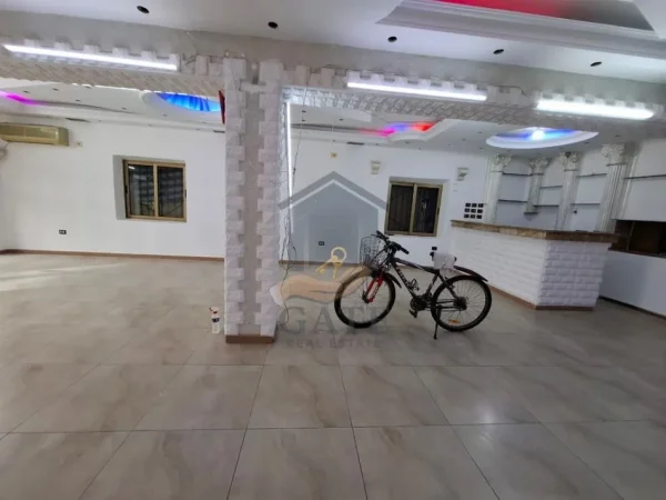 Durres, jepet me qera ambjent biznesi Kati 0, 110 m² 800 € (tregu fruta perime durres)