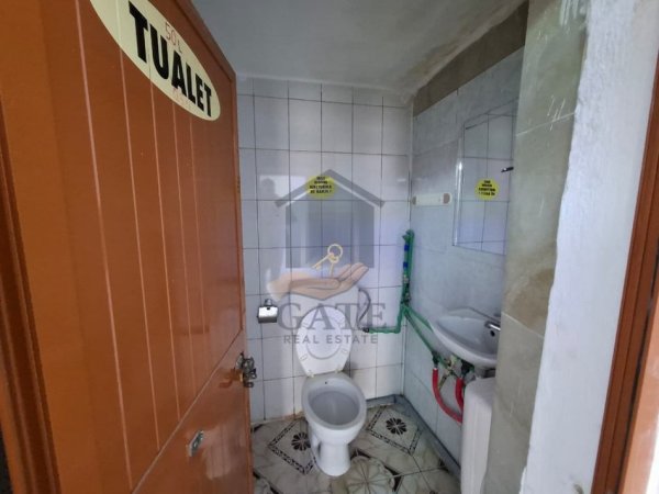 Durres, jepet me qera ambjent biznesi Kati 0, 110 m² 800 € (tregu fruta perime durres)
