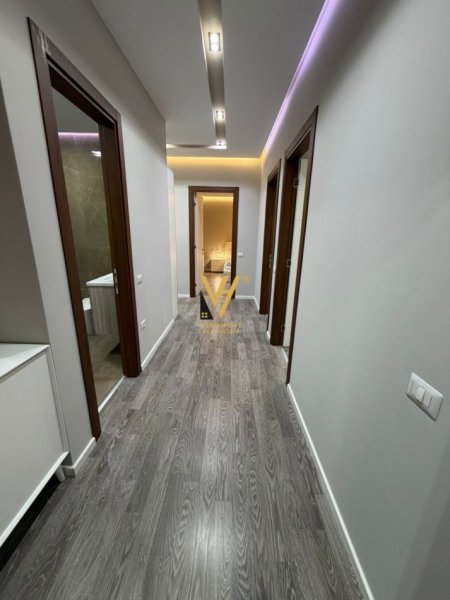 Tirane, jepet me qera apartament 3+1+Ballkon Kati 6, 190 m² 1.300 € (KODRA E DIELLIT)