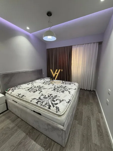 Tirane, jepet me qera apartament 3+1+Ballkon Kati 6, 190 m² 1.200 € (KODRA E DIELLIT)