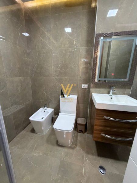 Tirane, jepet me qera apartament 3+1+Ballkon Kati 6, 190 m² 1.300 € (KODRA E DIELLIT)