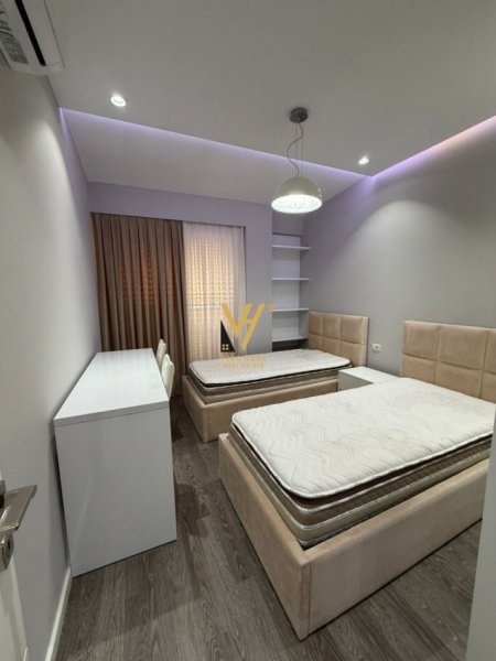 Tirane, jepet me qera apartament 3+1+Ballkon Kati 6, 190 m² 1.300 € (KODRA E DIELLIT)