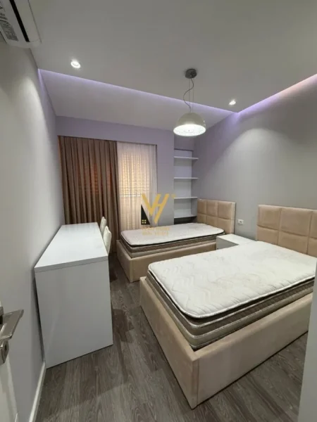 Tirane, jepet me qera apartament 3+1+Ballkon Kati 6, 190 m² 1.200 € (KODRA E DIELLIT)