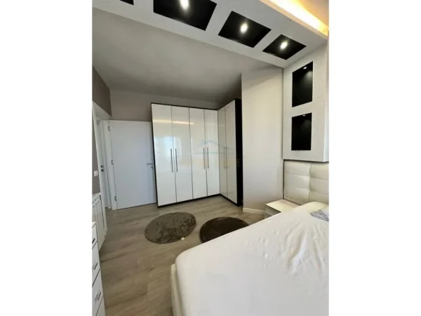 Tirane, jepet me qera apartament 1+1 Kati 5, 67 m² 700 € (Kristal Center)