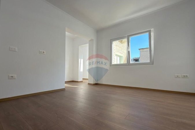Tirane, shitet apartament 2+1 Kati 4, 76 m² 149.000 € (sheshi shtraus)