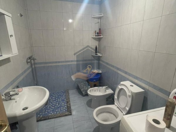 Durres, jepet me qera apartament 1+1+Ballkon Kati 3, 69 m² 420 € (plepa plazh durres)