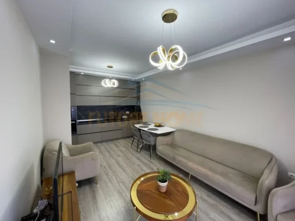Tirane, jepet me qera apartament 2+1 Kati 5, 92 m² 850 € (Rruga Panorama)
