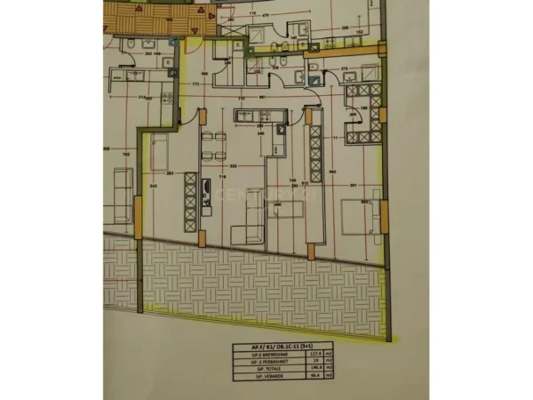 Tirane, jepet me qera ambjent biznesi Kati 1, 147 m² 1.800 € (Kika 2)