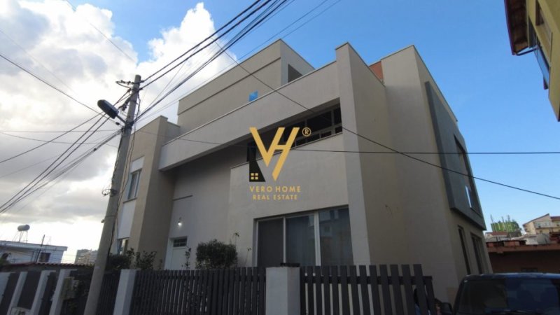 Tirane, shitet Vile 3 Katshe Kati 0, 652 m² 900.000 € (VILAT GJERMANE)