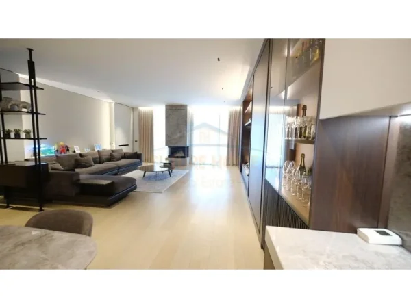 Shitet, Apartament Duplex, me Verandë +Post Parkimi, Kompleksi Square 21, Rruga e Kavajës, Tiranë.