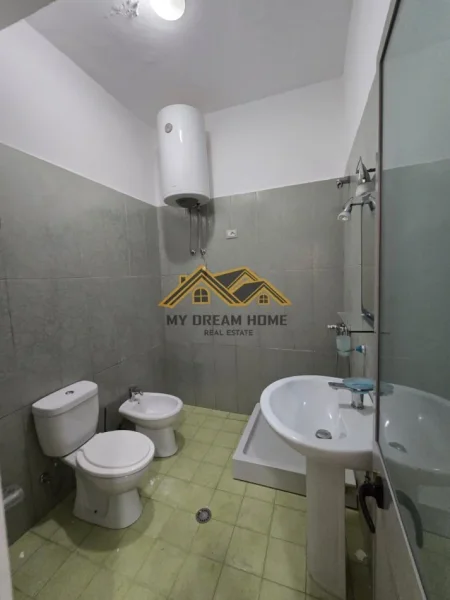 Durres, jepet me qera apartament 3 Katshe , 806 m² 25.000 € (PLAZH)