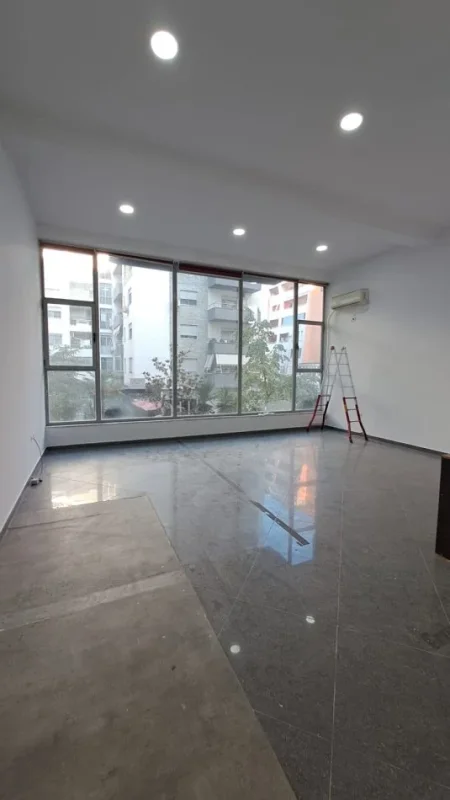Tirane, jepet me qera ambjent biznesi Kati 1, 49 m² 400 € (Astiri)