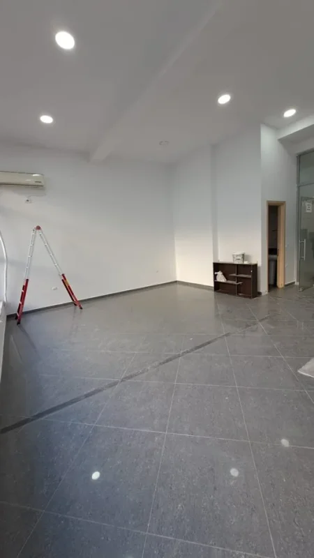 Tirane, jepet me qera ambjent biznesi Kati 1, 49 m² 400 € (Astiri)