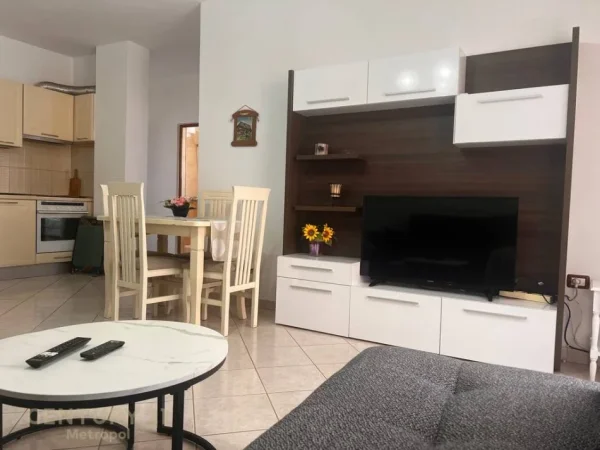 Tirane, jepet me qera apartament 2+1 Kati 5, 104 m² 550 € (Ali demi)