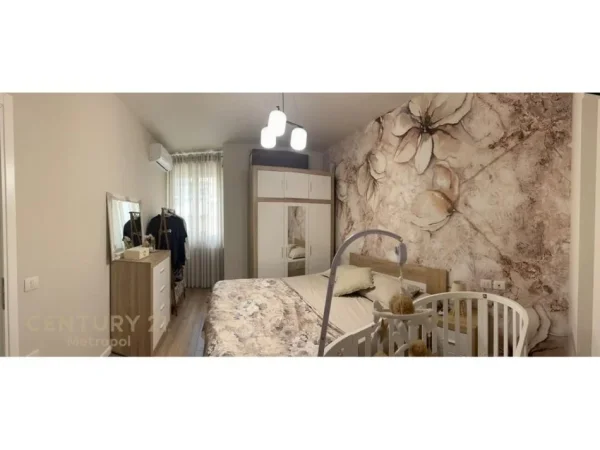 Tirane, jap me qera apartament 2+1 Kati 5, 85 m² 850 € (Rruga e Elbasanit)