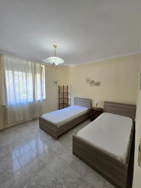 Tirane, jepet me qera apartament 2+1 Kati 2, 80 m² 600 € (Pazari i Ri)