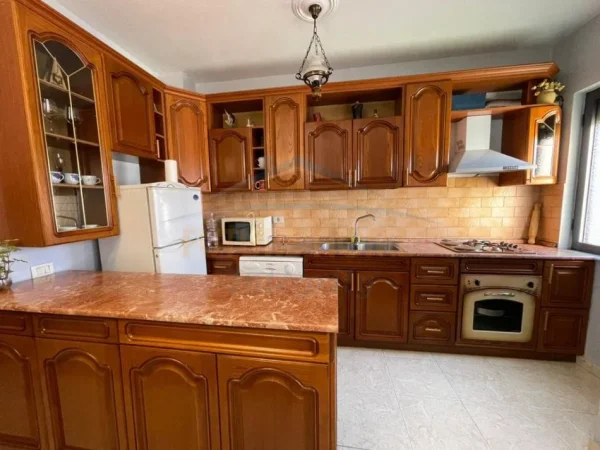Tirane, jepet me qera apartament 2+1+Ballkon Kati 2, 94 m² 623 € (Vasil Shanto)