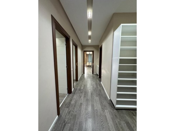 Tirane, jepet me qera apartament 3+1 Kati 6, 1.400 € (Rruga Bill Klinton)