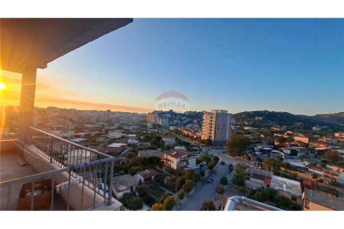 Vlore, shitet apartament 2+1 Kati 8, 101 m² 140.000 € (Rr.Zenel Murra, Vlorë)