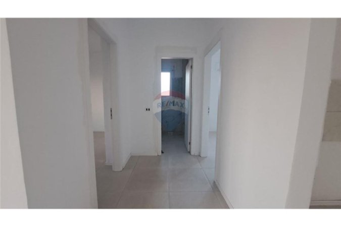 Vlore, shitet apartament 2+1 Kati 8, 101 m² 140.000 € (Rr.Zenel Murra, Vlorë)