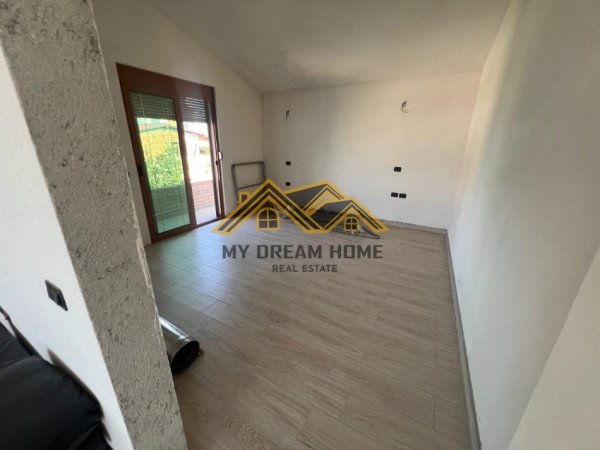 Durres, shitet shtepi 1+1+Ballkon , 400 m² 399.000 € (ARAPAJ DURRES)