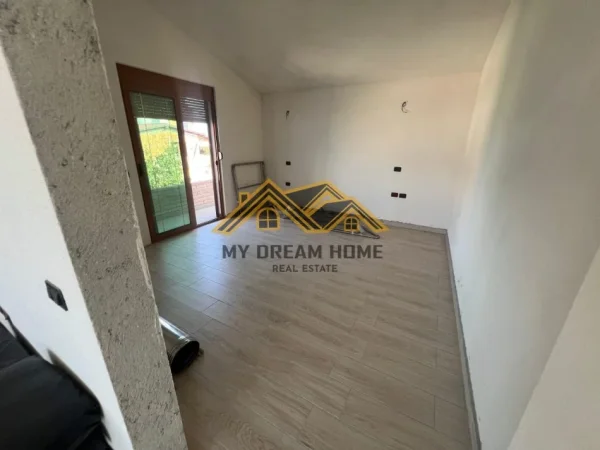 Durres, shitet shtepi 1+1+Ballkon , 400 m² 399.000 € (ARAPAJ DURRES)