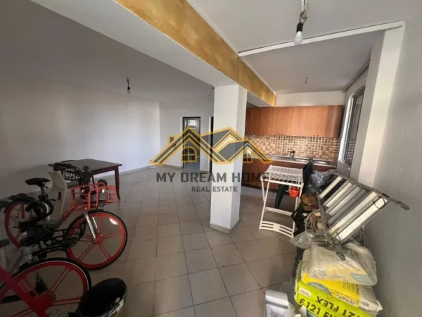 Durres, shitet shtepi 1+1+Ballkon , 400 m² 399.000 € (ARAPAJ DURRES)