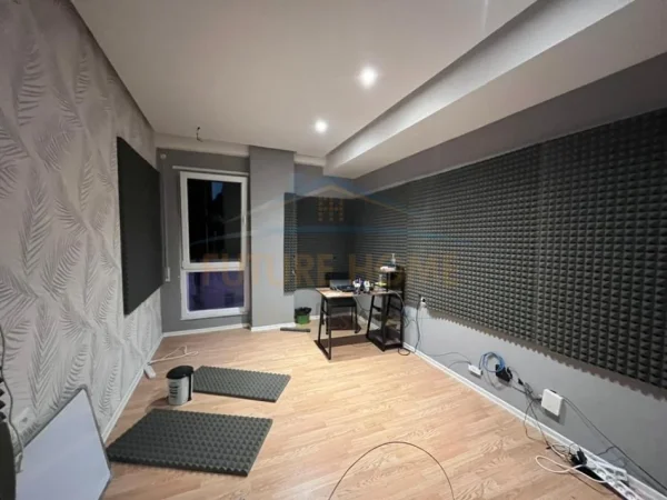 Tirane, jepet me qera apartament 2+1+Ballkon Kati 3, 83 m² 800 € (Qender)