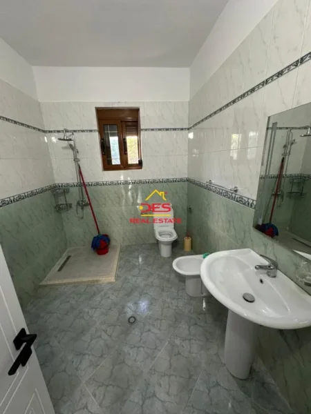 Vlore, shitet shtepi 3+1+Ballkon Kati 0, 121 m² 210.000 € (Rruga Dervish Hekali)