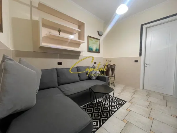 Tirane, jepet me qera apartament 1+1 Kati 2, 60 m² 450 € (5 MAJI)