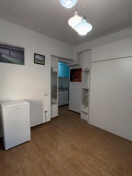 Tirane, jepet me qera garsonier Kati 1, 30 m² 350 € (Te Restorant Durresi)