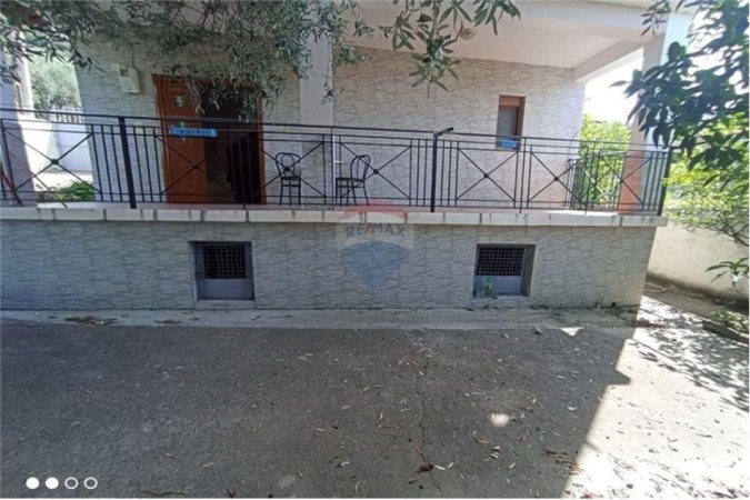Vlore, shitet Vile 5+1+Aneks+Ballkon Kati 2, 217 m² 250.000 € (Rr. Dhimitër Konomi, Vlorë)