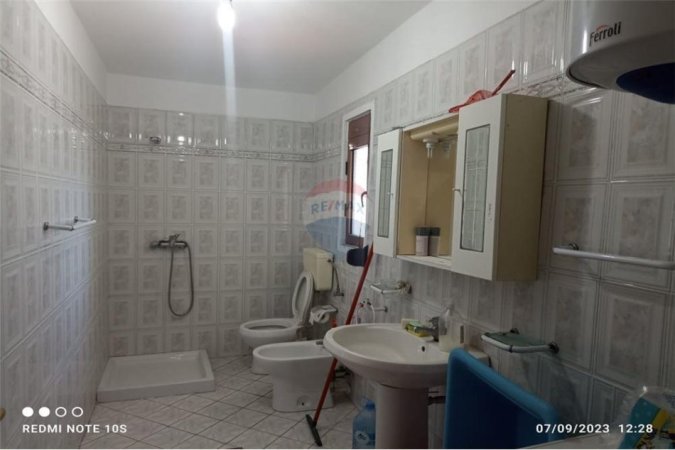 Vlore, shitet Vile 5+1+Aneks+Ballkon Kati 2, 217 m² 250.000 € (Rr. Dhimitër Konomi, Vlorë)