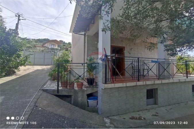 Vlore, shitet Vile 5+1+Aneks+Ballkon Kati 2, 217 m² 250.000 € (Rr. Dhimitër Konomi, Vlorë)