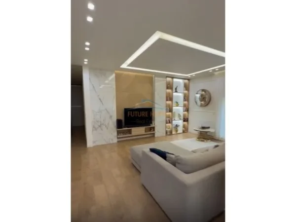 Tirane, shitet apartament 2+1+Ballkon Kati 3, 210 m² 445.000 € (Kopshti Zoologjik)