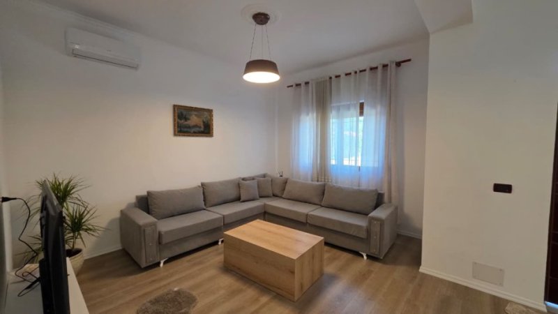 Vlore, shitet Vile 3+1 Kati 1, 386 m² 210.000 € (Pran kalceto Vlora, Rr.Kushtrimi)