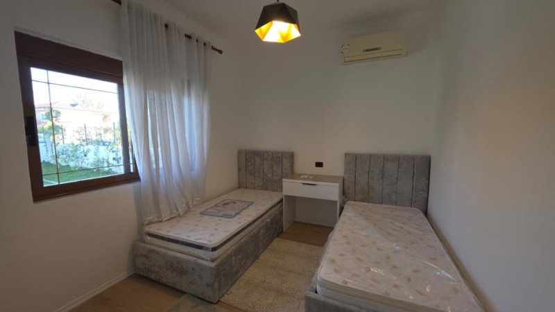 Vlore, shitet Vile 3+1 Kati 1, 386 m² 210.000 € (Pran kalceto Vlora, Rr.Kushtrimi)
