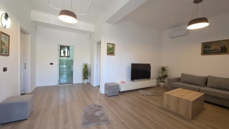 Vlore, shitet Vile 3+1 Kati 1, 386 m² 210.000 € (Pran kalceto Vlora, Rr.Kushtrimi)