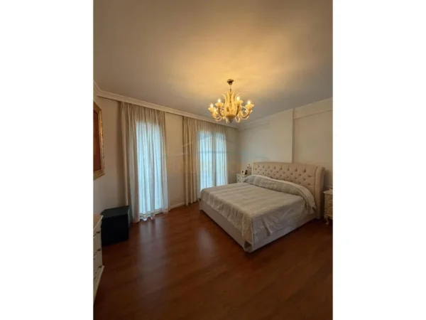 Tirane, shitet apartament 3+1+Ballkon Kati 6, 180 m² 850.000 € (Rruga e Elbasanit)