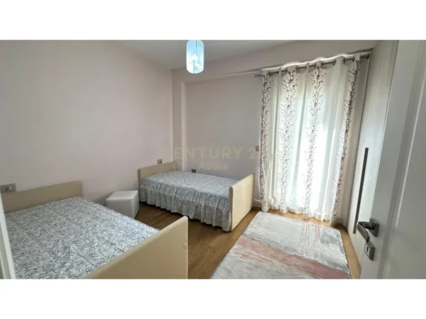 Tirane, jepet me qera apartament 2+1 Kati 2, 128 m² 