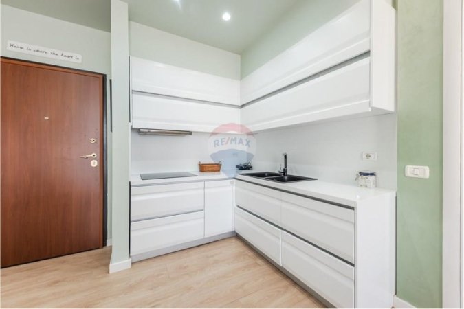 jepet me qera apartament 1+1 Kati 8, 97 m² 800 € (Lungo Mare, Vlorë)