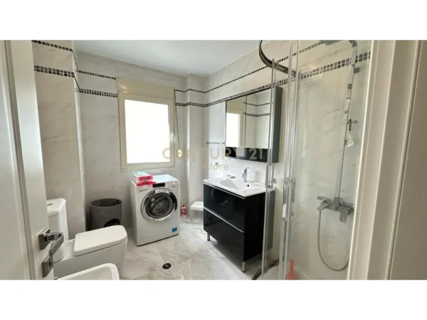 Tirane, jepet me qera apartament 2+1 Kati 2, 128 m² 